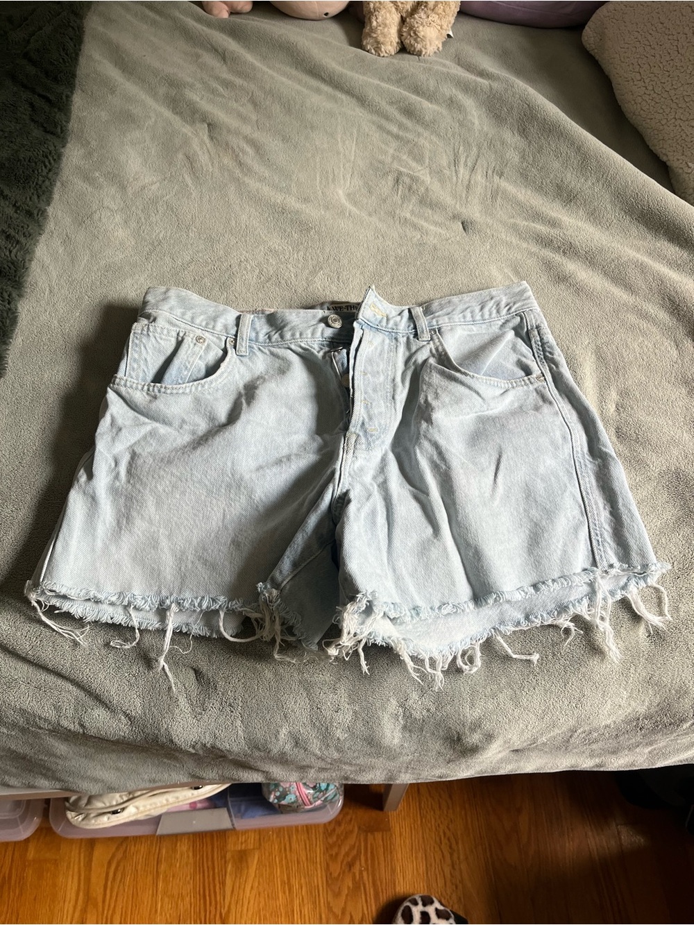 We the Free Light Wash Raw Hem Jean Short Size 30
